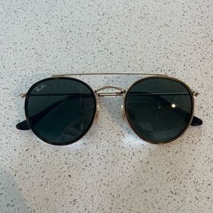 Round Double Bridge Ray-Bans.